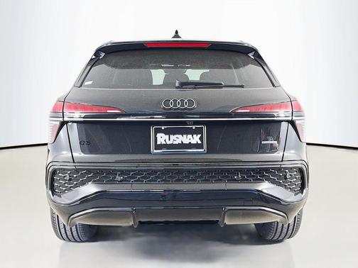 Mythos Black Metallic 2026 Audi Q3 TFSI quattro S tronic