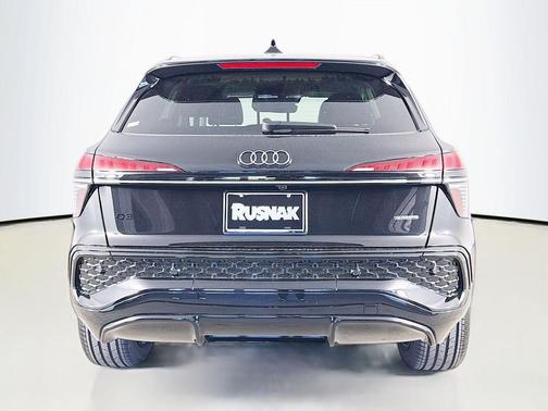 Mythos Black Metallic 2026 Audi Q3 TFSI quattro S tronic
