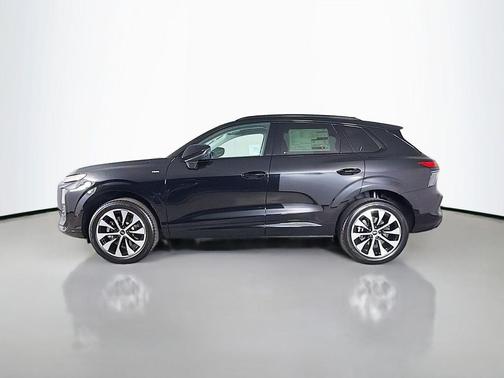 Mythos Black Metallic 2026 Audi Q3 TFSI quattro S tronic