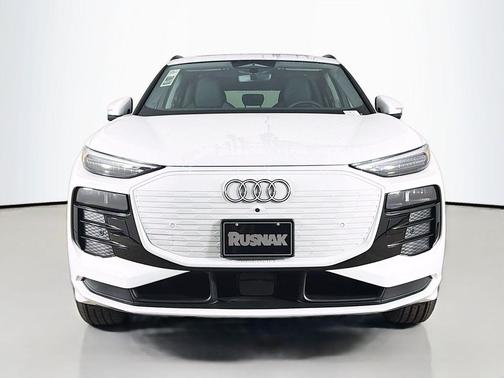 Glacier White 2025 Audi Q6 e-tron Premium Plus quattro
