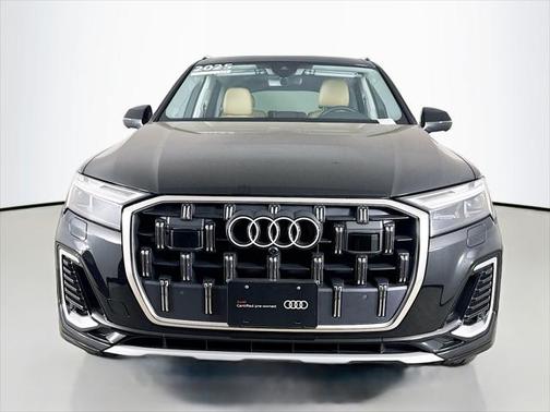 2025 Audi Q7 45 Premium Plus