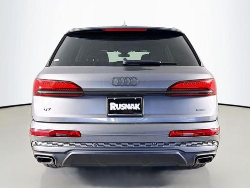 Samurai Gray Metallic 2026 Audi Q7 45 Premium