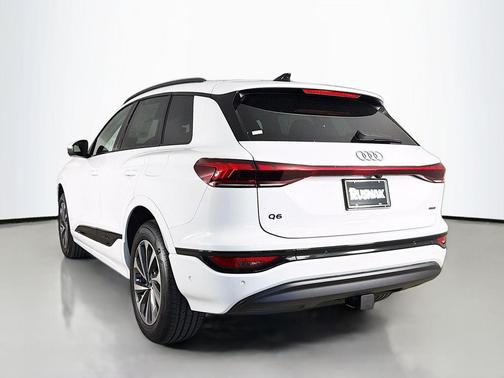 Glacier White 2025 Audi Q6 e-tron Premium Plus quattro