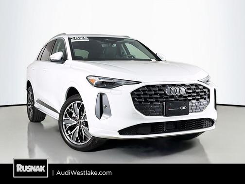 Glacier White Metallic 2025 Audi Q5 Premium Plus TFSI quattro S tronic