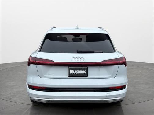 2019 Audi e-tron Premium Plus