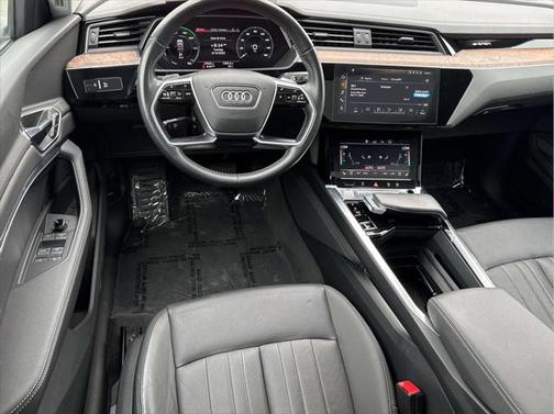 2019 Audi e-tron Premium Plus