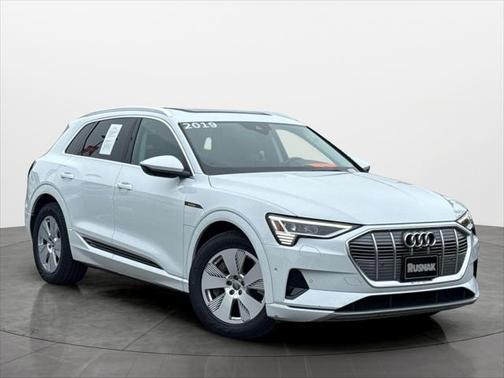 2019 Audi e-tron Premium Plus