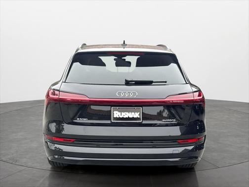 2022 Audi e-tron Premium