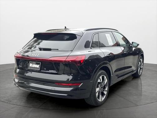 2022 Audi e-tron Premium