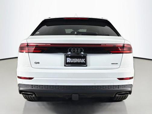 Glacier White Metallic 2026 Audi Q8 55 Premium