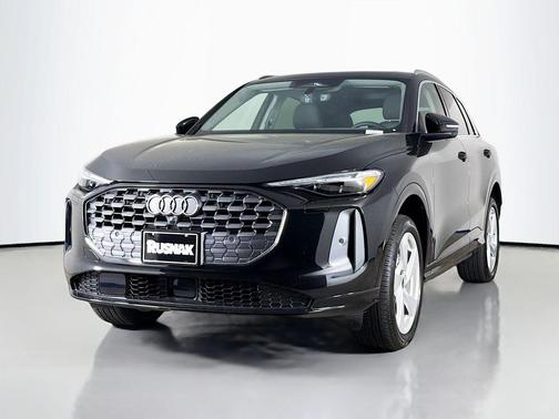 Mythos Black Metallic 2026 Audi Q5 Premium Plus TFSI quattro S tronic