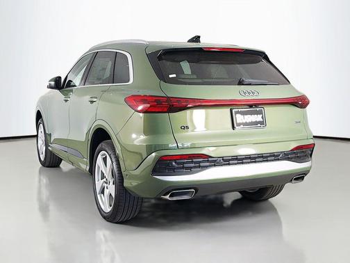 District Green Metallic 2026 Audi Q5 Premium Plus TFSI quattro S tronic