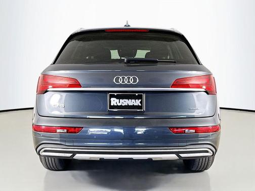 Manhattan Gray Metallic 2023 Audi Q5 40 Premium