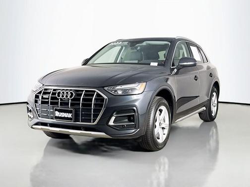 Manhattan Gray Metallic 2023 Audi Q5 40 Premium