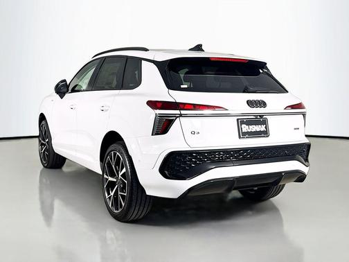 Glacier White Metallic 2026 Audi Q3 TFSI quattro S tronic