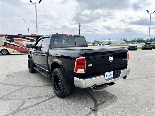2018 RAM 1500 Laramie Crew Cab 4x4 57' Box