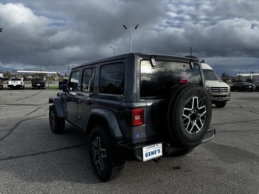 2024 Jeep Wrangler 4-Door Sahara 4x4
