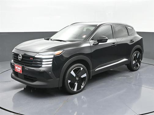 Super Black 2025 Nissan Kicks SR