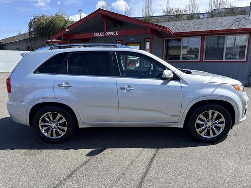 Bright Silver 2013 Kia Sorento SX