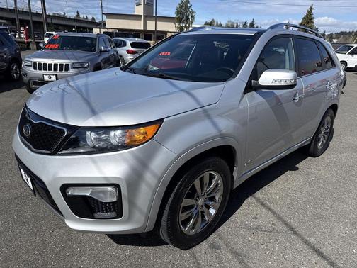 Bright Silver 2013 Kia Sorento SX