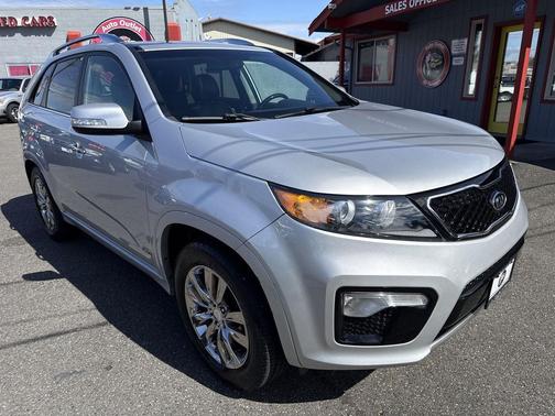 Bright Silver 2013 Kia Sorento SX