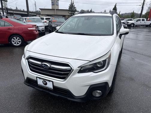 Crystal White Pearl 2019 Subaru Outback 3.6R Limited