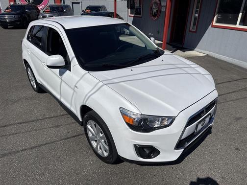 White Pearl 2015 Mitsubishi Outlander Sport ES