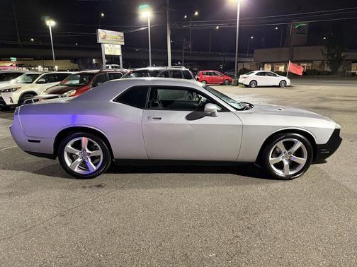 2010 Dodge Challenger SE