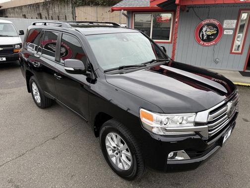 2016 Toyota Land Cruiser Base