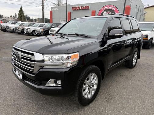 2016 Toyota Land Cruiser Base