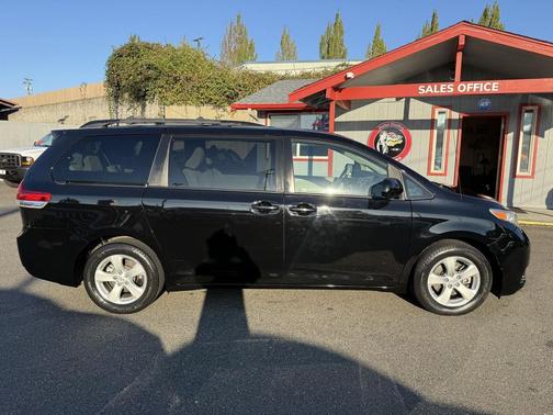 2012 Toyota Sienna LE