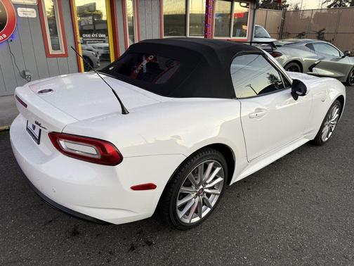 2017 FIAT 124 Spider Base