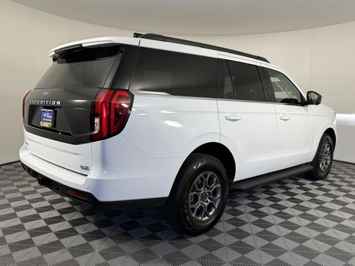 Oxford White 2025 Ford Expedition Active