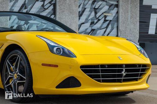 Giallo Modena 2016 Ferrari California T
