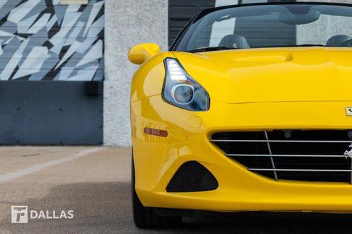 Giallo Modena 2016 Ferrari California T