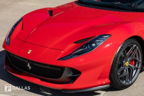 Rosso Corsa 2018 Ferrari 812 Superfast Base