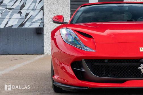 Rosso Corsa 2018 Ferrari 812 Superfast Base