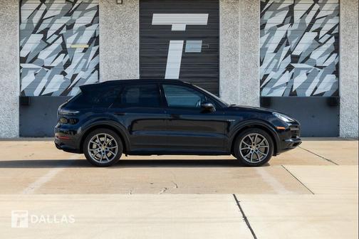 Moonlight Blue Metallic 2023 Porsche Cayenne Cayenne Turbo S E-Hybrid
