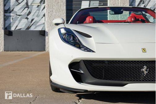 Bianco Avus 2022 Ferrari 812 GTS Base