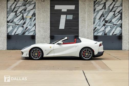 Bianco Avus 2022 Ferrari 812 GTS Base