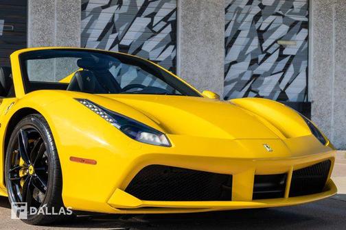 Giallo Modena 2017 Ferrari 488 Spider Base
