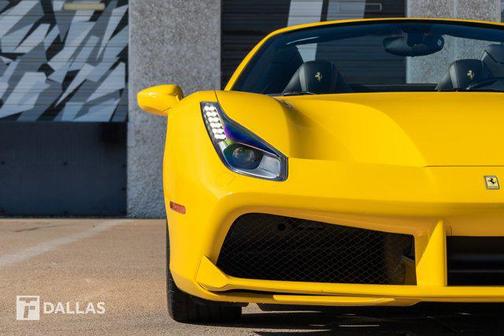 Giallo Modena 2017 Ferrari 488 Spider Base