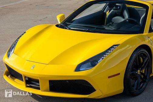 Giallo Modena 2017 Ferrari 488 Spider Base