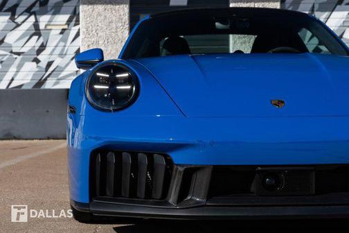 2025 Porsche 911 Carrera 4 GTS