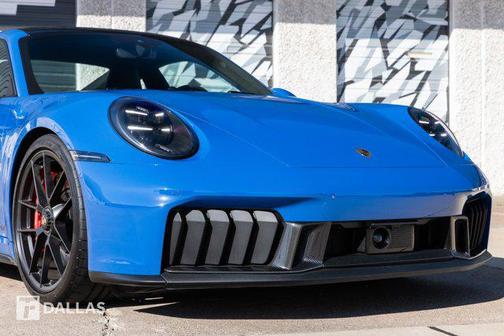2025 Porsche 911 Carrera 4 GTS