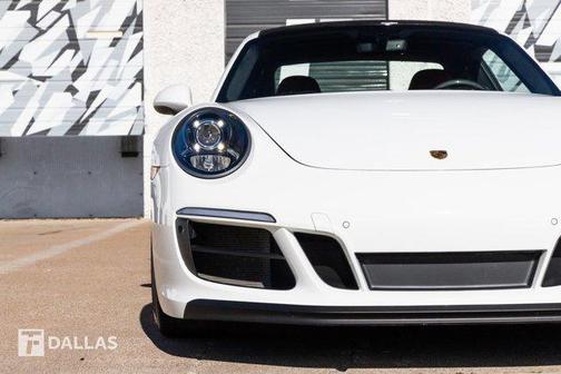 2019 Porsche 911 Carrera GTS