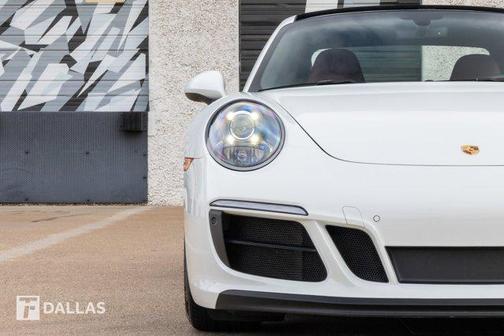 2019 Porsche 911 Carrera GTS