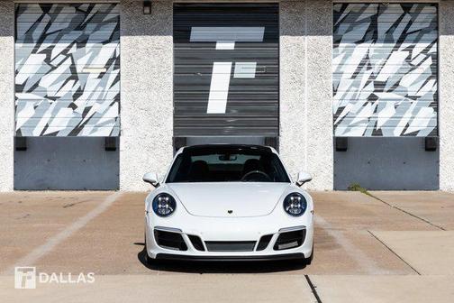 2019 Porsche 911 Carrera GTS
