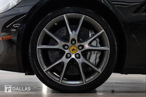 Nero 2011 Ferrari California Base