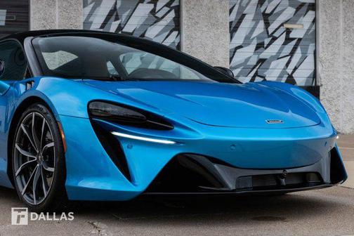 2023 McLaren Artura 
